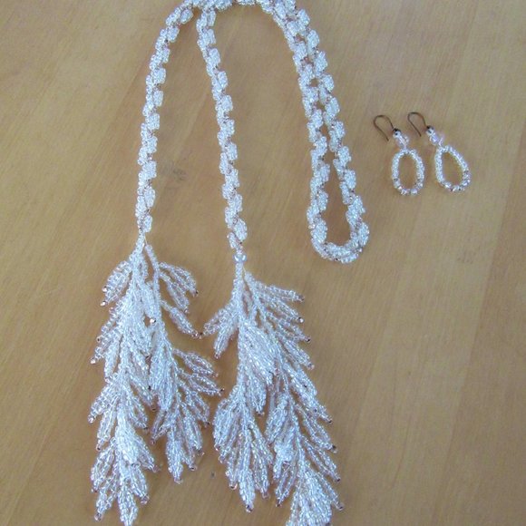 Iridescent white & copper bead lariat necklace & pierced dangling hoop earrings - Picture 11 of 16